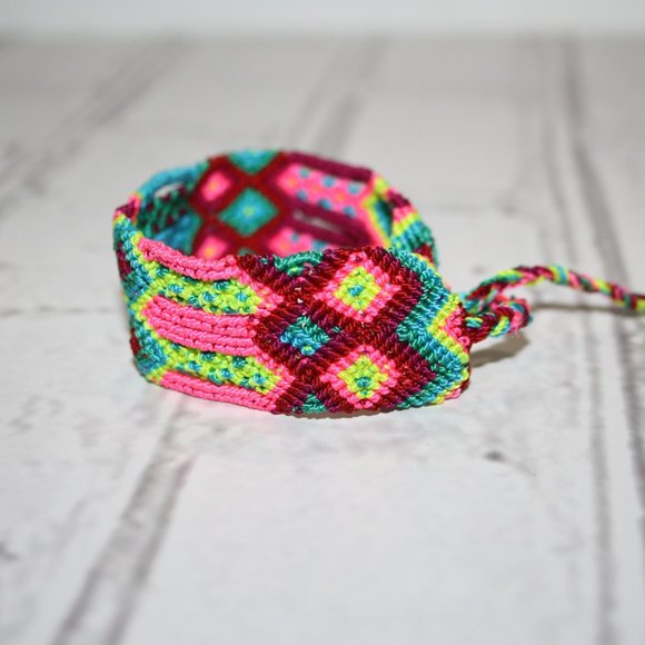 🌈 Beautiful Neon Friendship Bracelet 🌈 - Picture 3 of 4